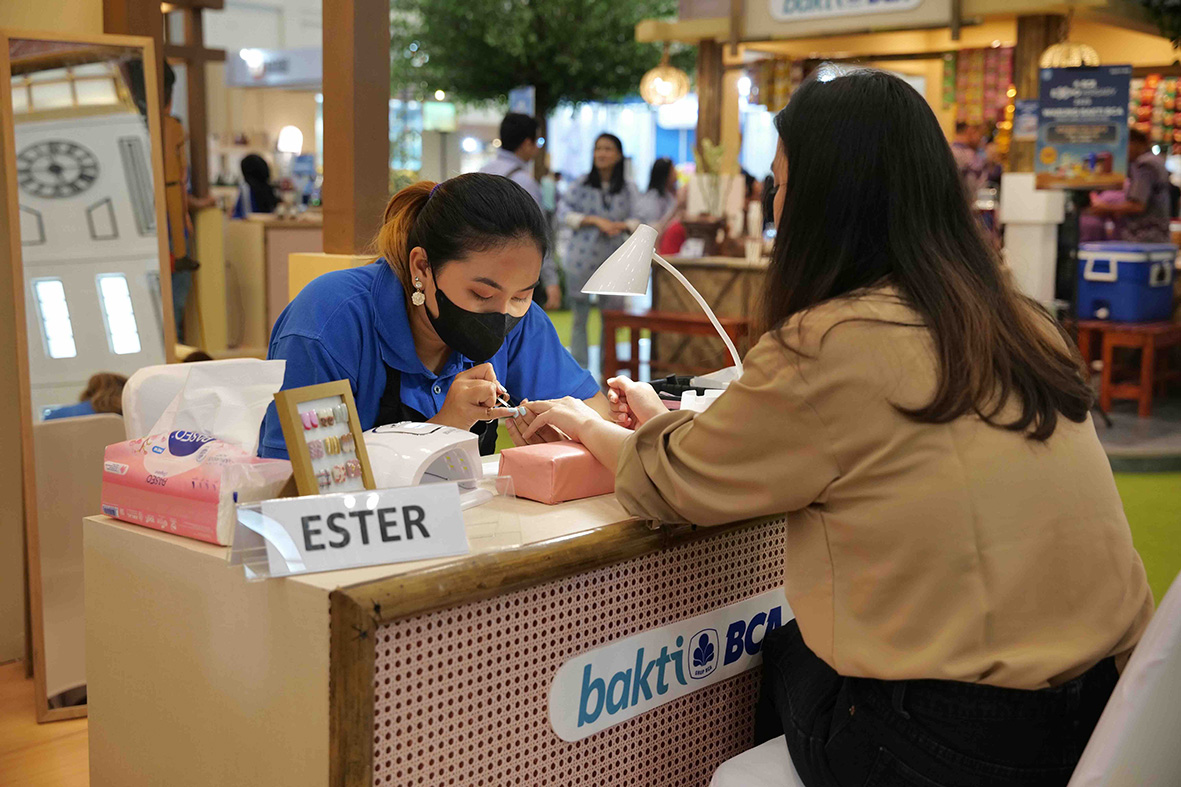 BCA Berdayakan Disabilitas Melalui Pelatihan Tata Rias dan Nail Art Bagi Wanita